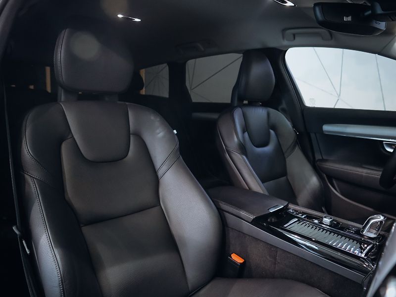 Volvo V90 2.0 T8 AWD Momentum - EL SPZ - fotka 22 z 24