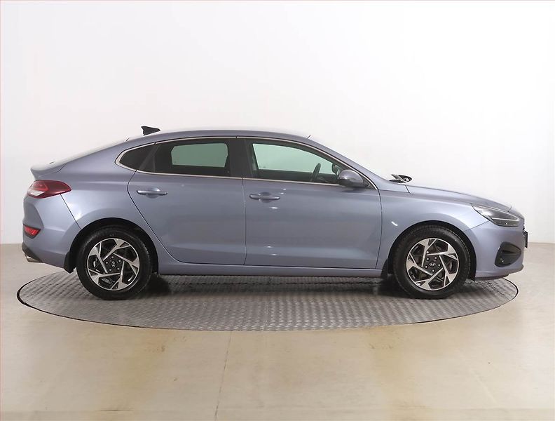 Hyundai i30 (2024) Family 1.5 T-GDI MHEV - fotka 6 z 19