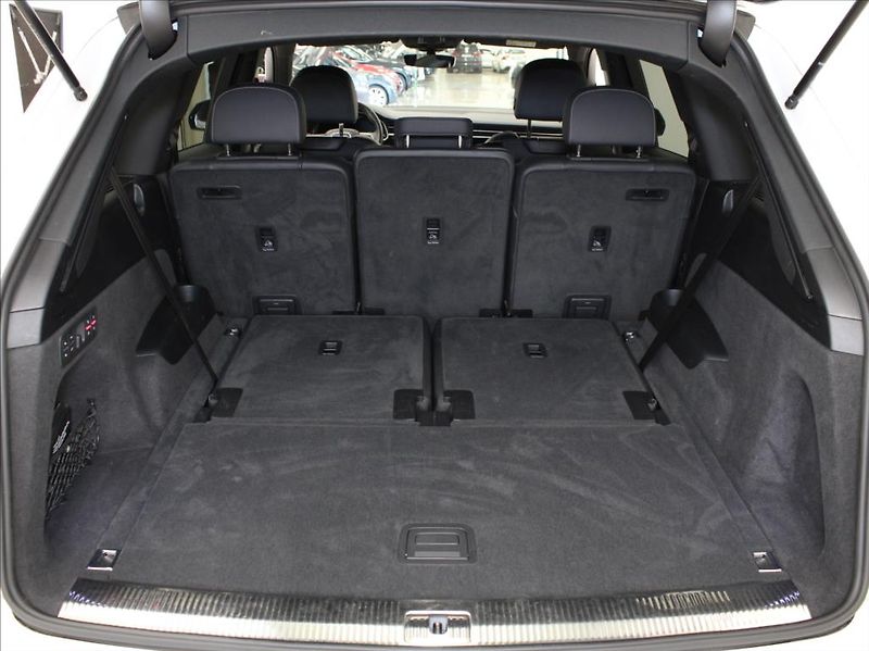 Audi Q7 3,0 50TDi S-Line 7-míst B&O ČR - fotka 27 z 31