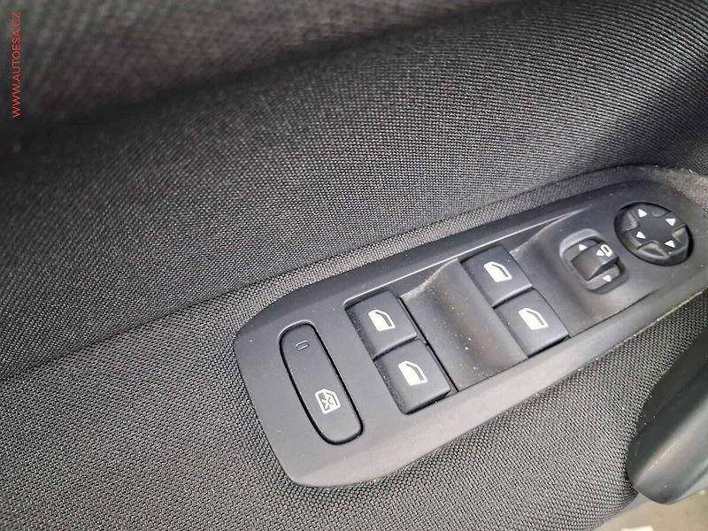 Peugeot 308 (2019) 1.5 HDi, Active, navi, kamera - fotka 14 z 19