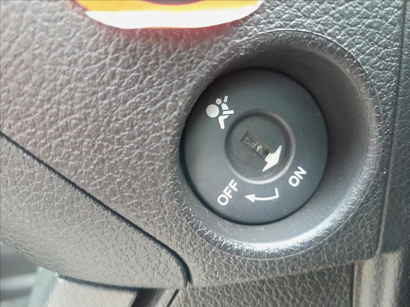 Nissan Note 1,4 i - fotka 30 z 41