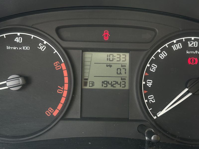Škoda Fabia (2009) MPI 1.4/63kW 1.Maj. * KLIMA  - fotka 10 z 32