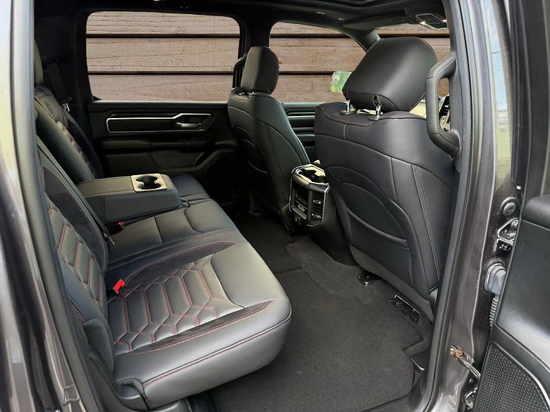 Dodge RAM (2019) +HEMI+LPG+OFFROAD PAKET+ - fotka 11 z 22