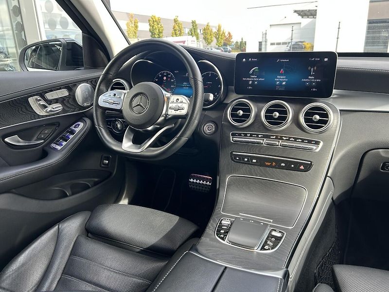 Mercedes-Benz GLC 300d 4MATIC AMG AIRMATIC - fotka 15 z 30