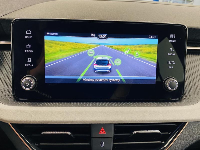 Škoda Scala 1,0 TSI 85kW Top Selection - fotka 12 z 23