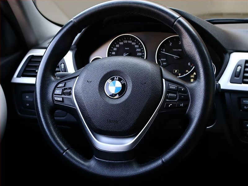 BMW Řada 3 (2013) 320 d, Automat, Navi, Tempomat - fotka 14 z 20