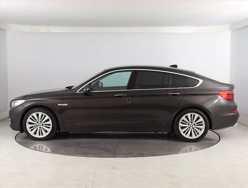 BMW Řada 5 (2017) 530d xDrive GT - fotka 3 z 26