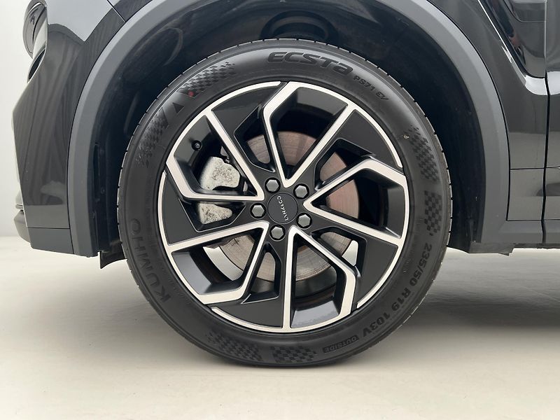 Lynk & Co 01 CORE PHEV AUT CZ 1.maj - fotka 14 z 48
