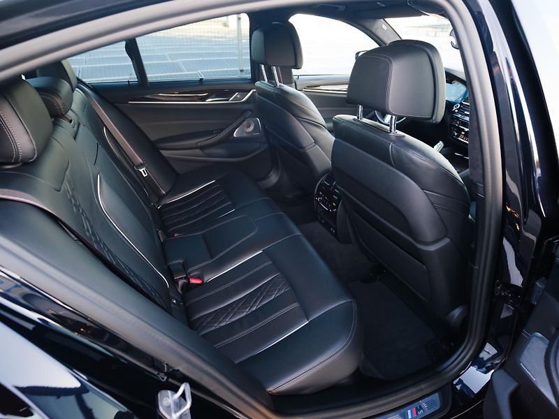 BMW Řada 5 M550i xDrive, DPH, SEDAN - fotka 45 z 46