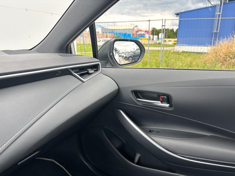 Toyota Corolla 1.8 HSD e-CVT Style Tech - fotka 22 z 28