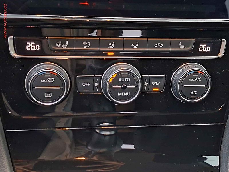 Volkswagen Golf (2018) 1.5 TSi, Join, LED, navi, - fotka 15 z 19