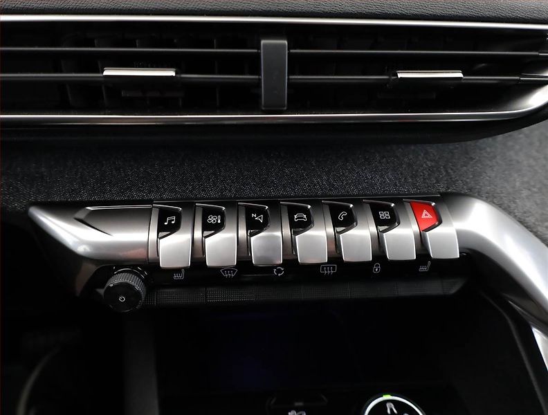 Peugeot 5008 (2018) 1.6 THP, Automat, 7 míst - fotka 10 z 21