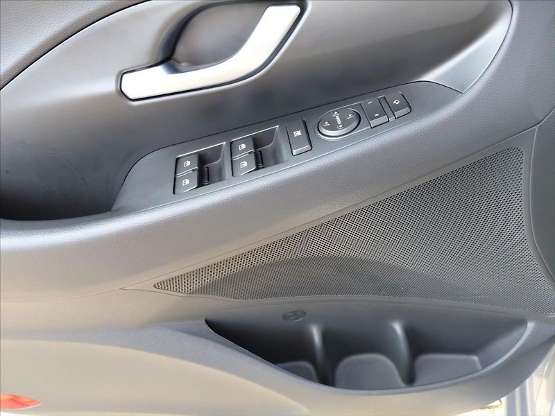 Hyundai i30 1,0   1.0 T-GDi Smart - fotka 14 z 25