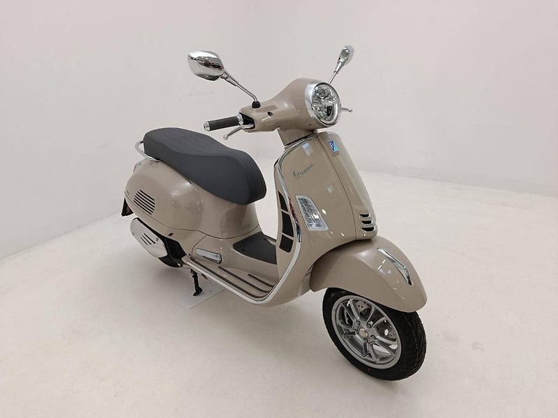 Vespa GTS 125 (2025) E5+ Beige Avvolegente 2025 - fotografie inzerátu