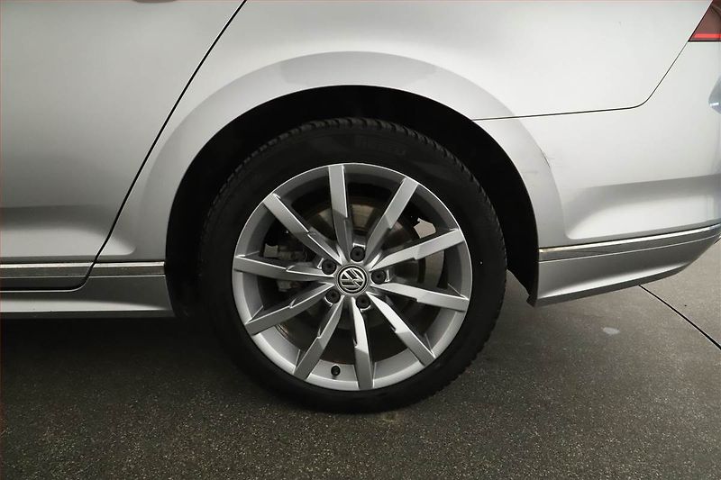 Volkswagen Passat (2018) R-Line 2.0 TDI, Automat, Kůže - fotka 18 z 18