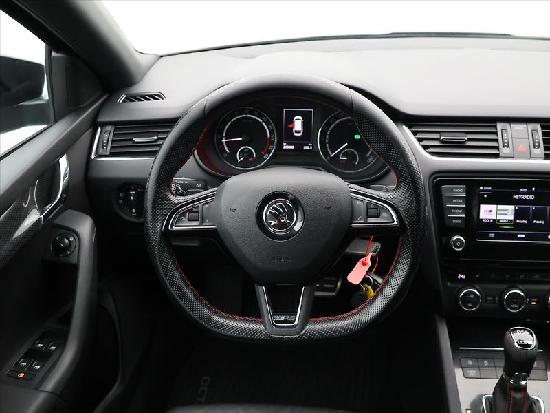 Škoda Octavia 2,0 TDi 4x4 DSG RS CZ - fotka 16 z 30