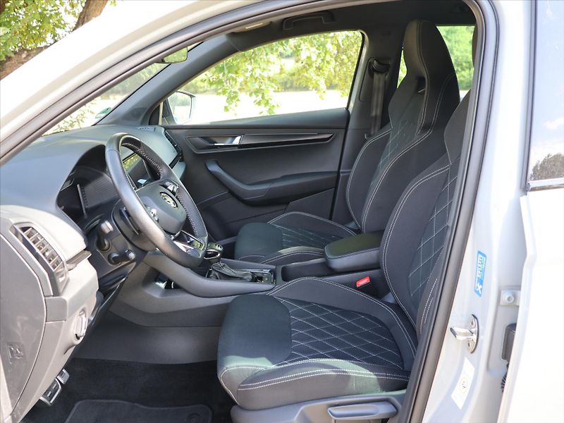 Škoda Karoq 2,0 TDI DSG 4x4 Sportline DPH - fotka 11 z 32
