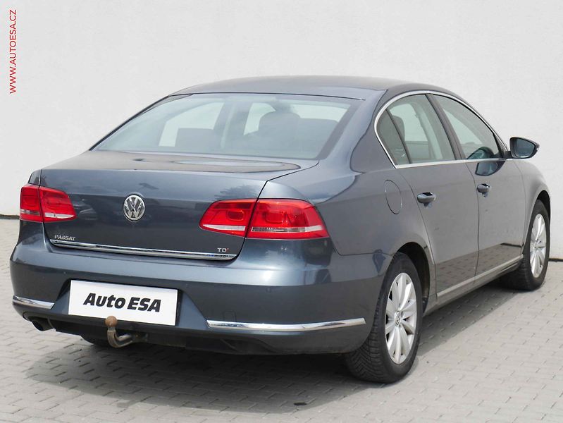 Volkswagen Passat (2013) 1.6TDi, Comfortline - fotka 4 z 22