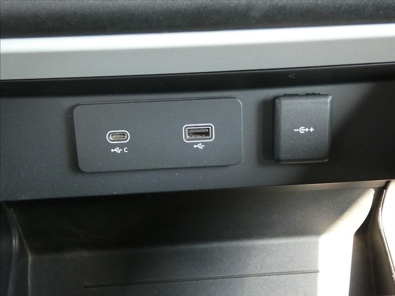 Land Rover Defender 2,0 D200 110,1.Maj, ČR, DPH - fotka 34 z 40