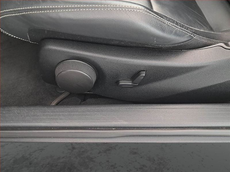 Mercedes-Benz Třídy E (2010) E 250, Automat, Kůže, Navi - fotka 20 z 22