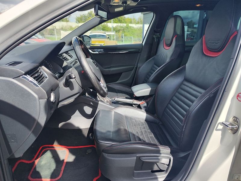 Škoda Octavia 2.0 TDI/135kW RS - fotka 15 z 33