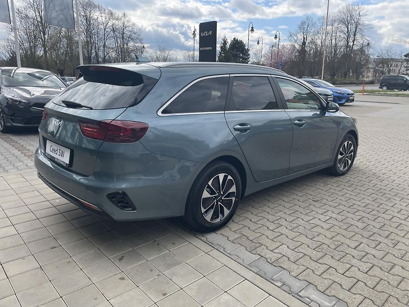 Kia Ceed SW (2025)  1,5 7DCT TOP 