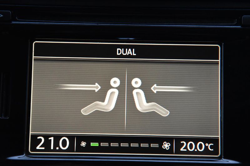 Škoda Superb 2.0 TDi CR,NAVI,VÝHŘEV,XENONY - fotka 23 z 45