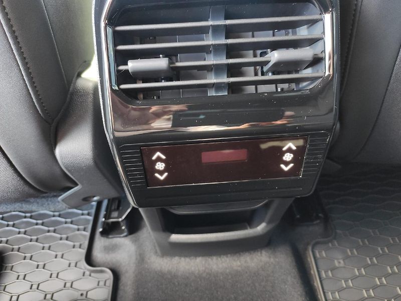 Peugeot 5008 (2026) ALLURE Hybrid 145 AUT6 5 míst - fotka 30 z 31