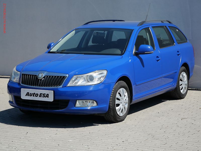 Škoda Octavia (2010) 1.6TDi, ČR, Ambiente, TZ - fotka 3 z 19