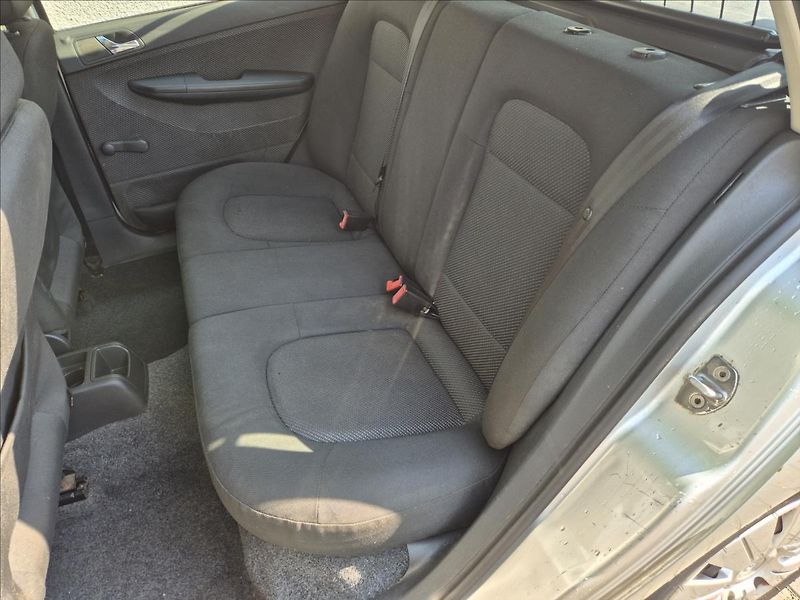 Škoda Fabia 1,4 i 16V Combi Klima 2xAirbag - fotka 15 z 25