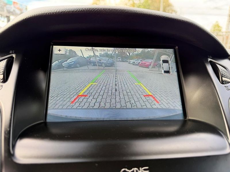 Ford Focus RS 2.3i 257 kW 4x4 odp. DPH - fotka 18 z 23