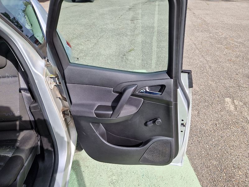 Opel Meriva 1.4 T - fotka 23 z 30