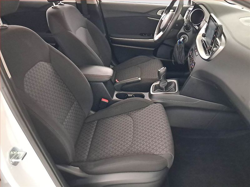 Kia Ceed (2023) 1.5 T-GDI, ČR,1.maj - fotka 9 z 19