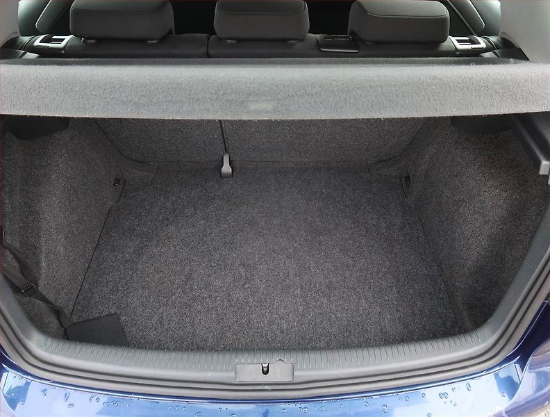 Volkswagen Golf (2010) 1.6 TDI, Serv.kniha, Tempomat - fotka 13 z 16