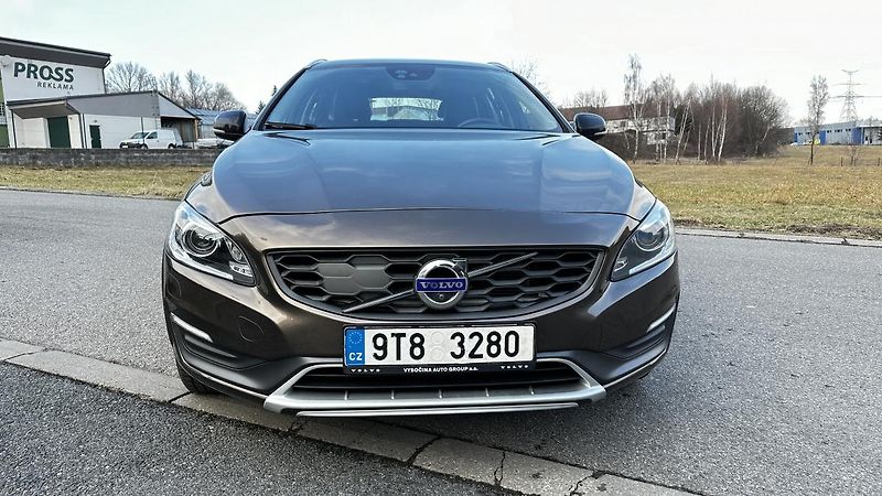 Volvo V60 (2016) D4 CROSSCOUNTRY 140KW AUTOMAT - fotka 3 z 26