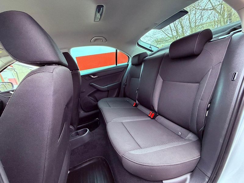 Škoda Rapid 1.6 TDi Ambition Fresh, ČR - fotka 10 z 19