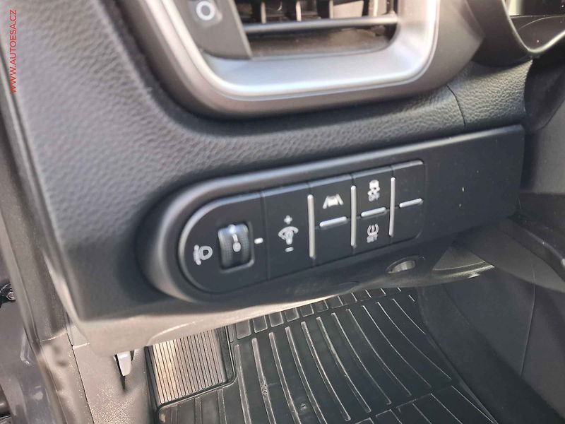 Kia Ceed (2022) 1.5 T-GDi, ČR, AC, park - fotka 14 z 16