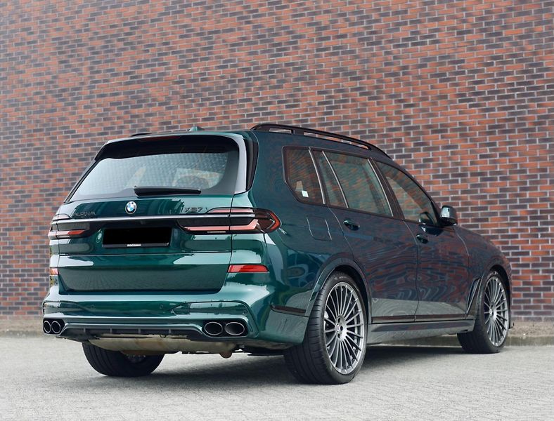BMW X7 (2023) ALPINA XB7 4.4 V8 Skylounge - fotka 14 z 52