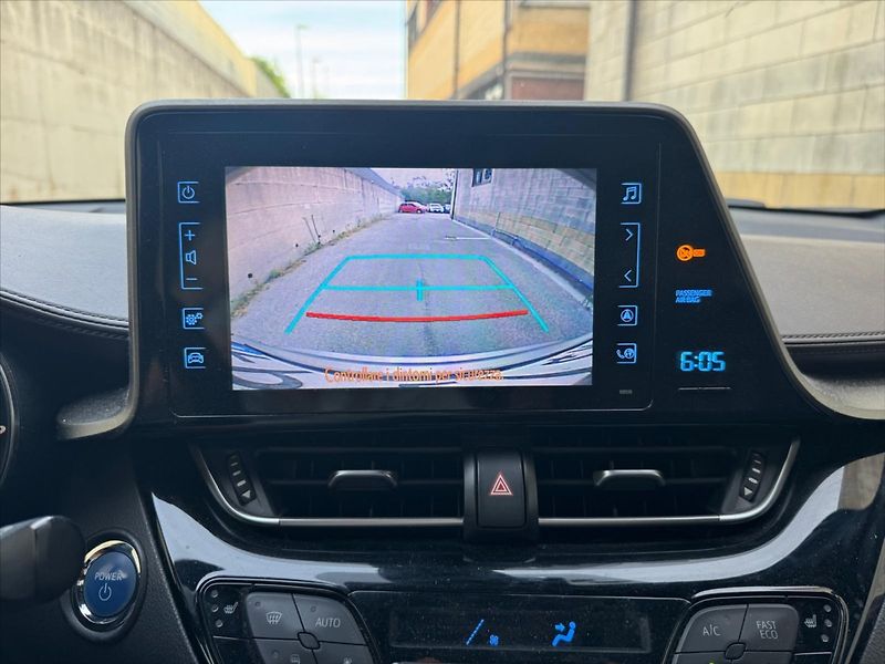 Toyota C-HR 1,8 i 72kw Hybrid e-CVT - fotka 9 z 29