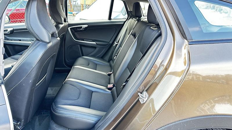 Volvo V60 (2016) D4 CROSSCOUNTRY 140KW AUTOMAT - fotka 11 z 26