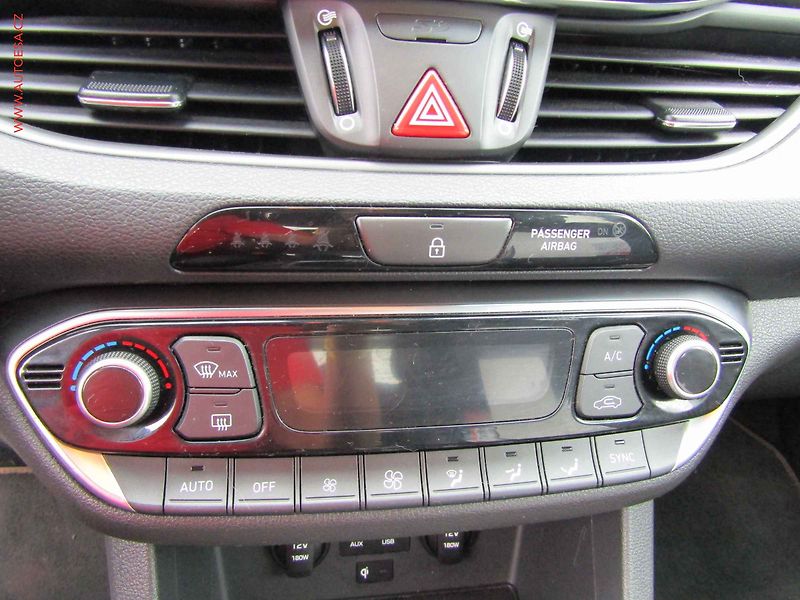 Hyundai i30 (2020) 2.0 i, serviska - fotka 18 z 20