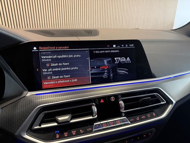 BMW X5 M50d HUD Vzduch H/K Tažné CZ - fotka 35 z 46