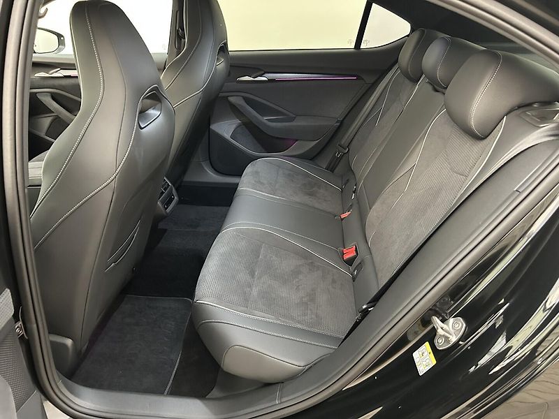 Škoda Superb 2.0 TDI SportLine - fotka 21 z 27