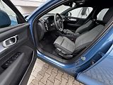 Volvo XC40 T2 FWD MOMENTUM // 1. maj. - náhled 10