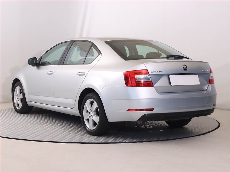 Škoda Octavia (2018) Ambition Plus 1.5 TSI - fotka 4 z 18