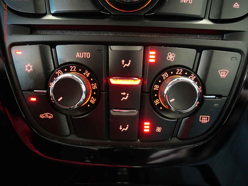 Opel Astra (2016) 1.6TDCI, ČR, autoAC, temp - fotka 19 z 22