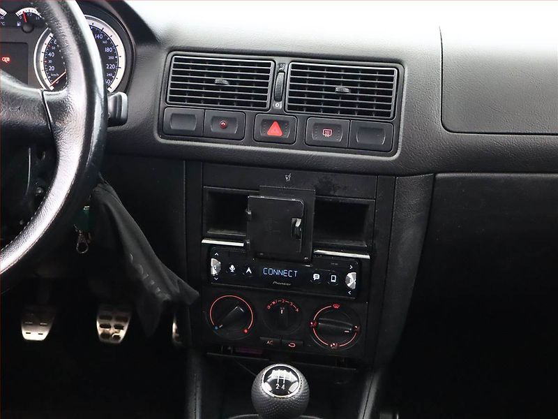 Volkswagen Golf (2004) 1.4 16V, nová STK, Klima - fotka 9 z 11