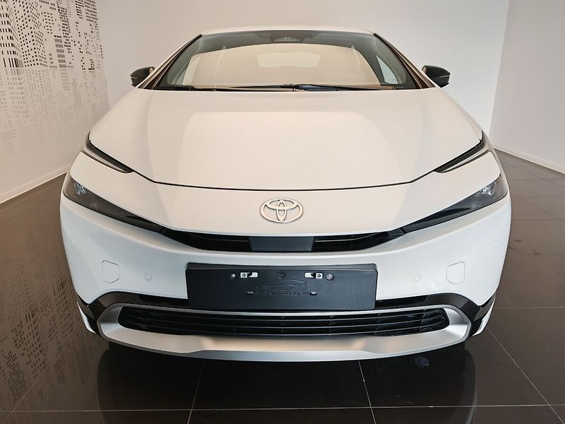Toyota Prius 2.0 Plug-in Hybrid Prestige - fotka 2 z 38