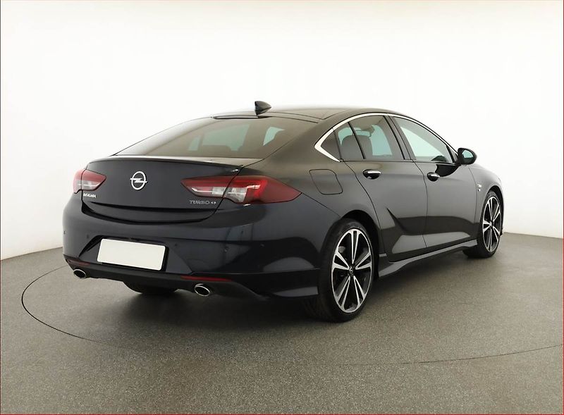 Opel Insignia (2017) OPC Line 2.0 Turbo 4x4, 4X4 - fotka 5 z 20