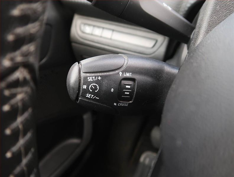 Peugeot 2008 (2016) 1.2 PureTech, Serv.kniha - fotka 18 z 20